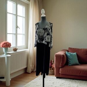 Chic Navy Blue and White Floral Maxi Dress